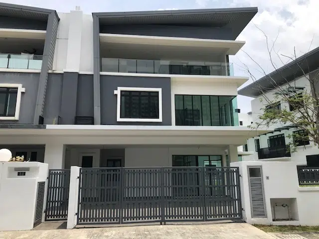 Akira Puchong 3 story Semi-d house Selangor