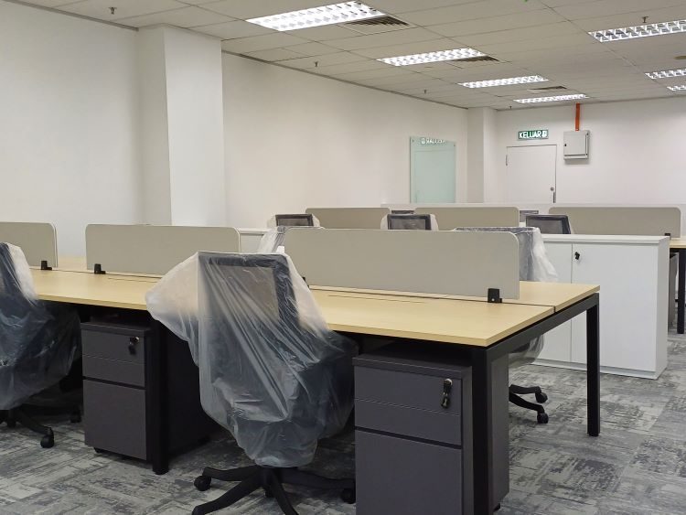 Bandar Puteri Puchong new furniture’s office for rent, upgraded space Bandar Puteri Puchong new furniture’s office for rent, upgraded space