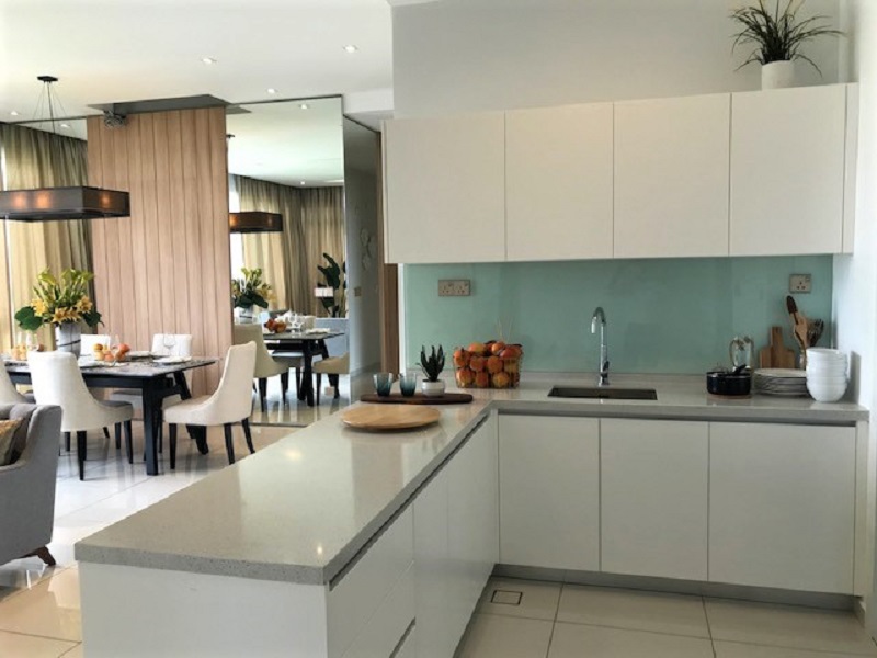 par 3 condo and condo villa IOI Resort City near IOI City Mall.