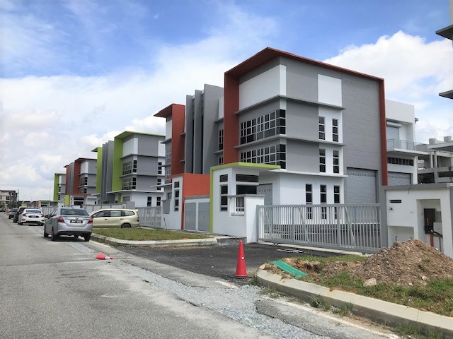 Perdana industrial park semi-d factory for rent Puchong Selangor