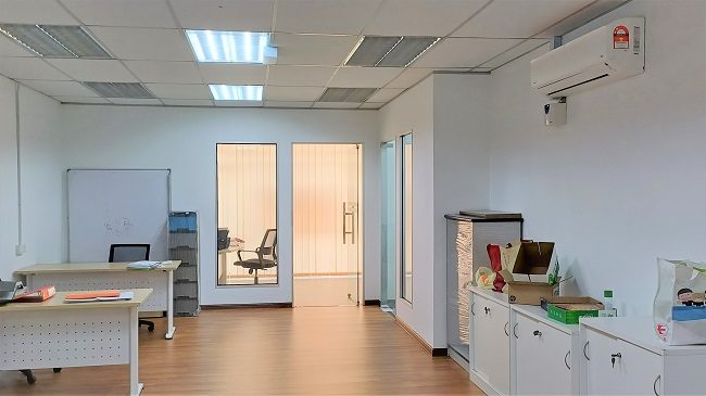 Furnished office for rent in Puchong, Rooms and office equipment