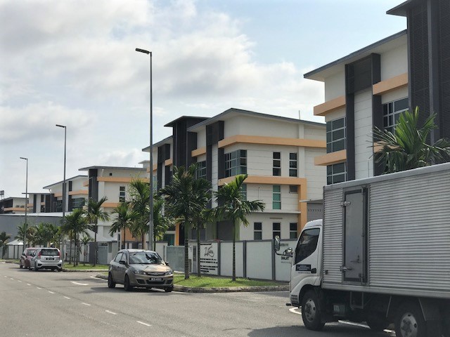 Perdana industrial park semi-d factory for rent Puchong Selangor 